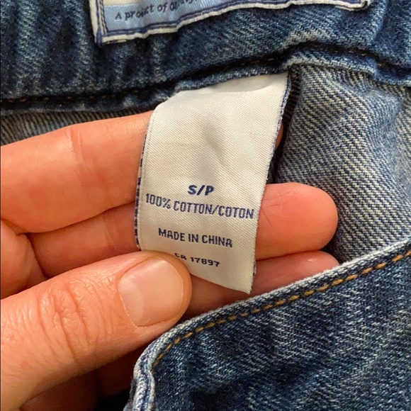 Old Navy Maternity Crop Jeans - Picture 3 of 3